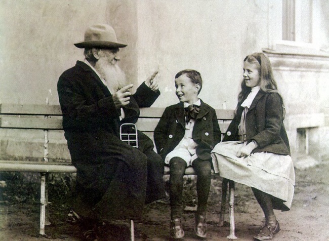 Л.Н. Толстой с детьми