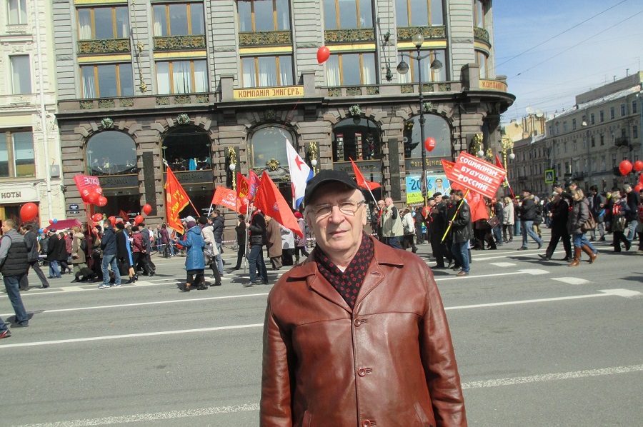 Первомайская демонстрация на Невском проспекте 